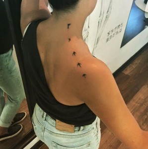 tattoo_pajaros_espalda_lloydstattoo