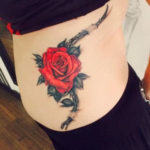 tattoo_rosas_rojas_lloydstattoo