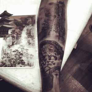 tatuaje-paisaje-chino-lloyds-tattoo
