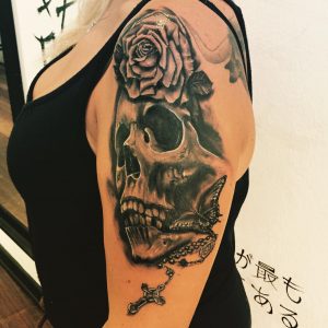 tatuaje-skulls-lloyds-tattoo