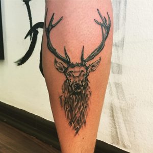 tautaje-ciervo-lloyds-tattoo