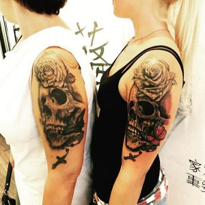 tatuaje_calavera_brazo_lloydstattoo