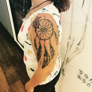 tatuaje_cazadordesueños_lloydstattoo
