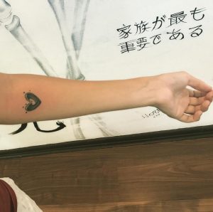 tatuaje_corazon_antebrazo_lloydstattoo