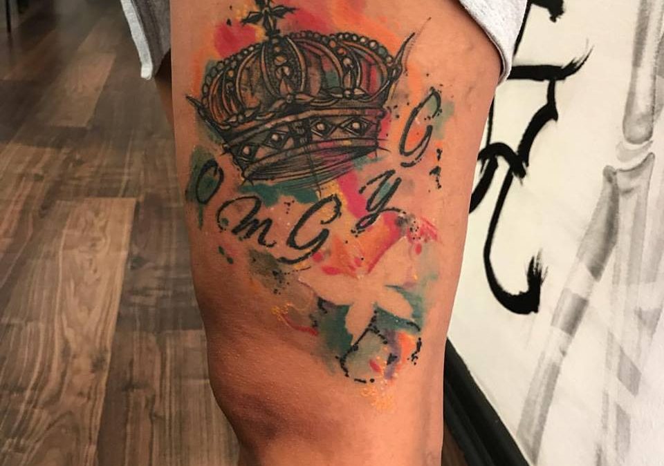 Tatuaje color corona