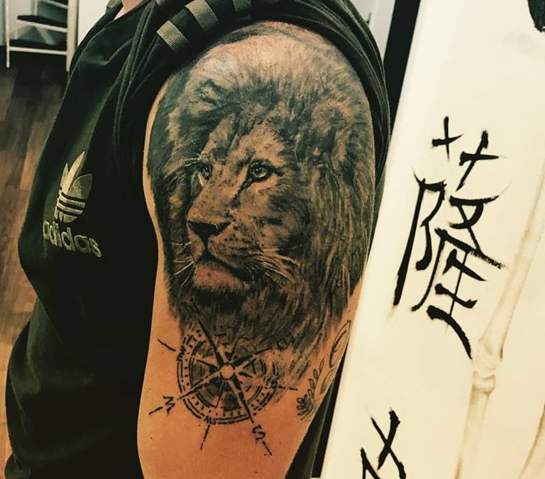 Tatuaje  leon brazo