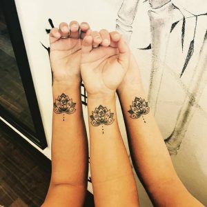 tatuaje_muñeca_lloydstattoo