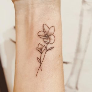 tatuaje_flor_muneca_lloydstattoo_fuerteventura (3)