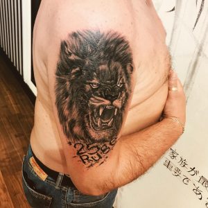 tatuaje_leonbrazo_lloydstattoo_fuerteventura (2)